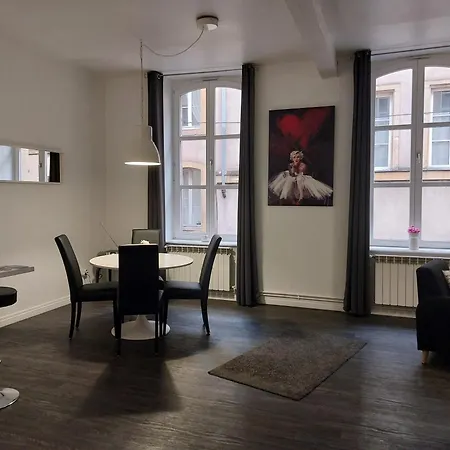 Apartment Le Fournirue T2 *